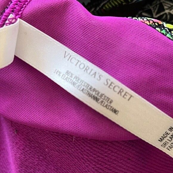 Victoria’s Secret VSX Sport Magenta Sports Bra Sz M Lightly Lined Racerback - Picture 8 of 9